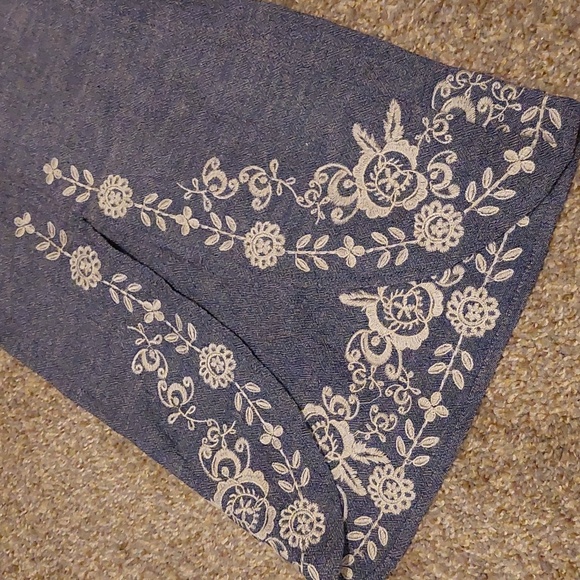 THML Embroidered Palazzo Pants - Picture 3 of 6